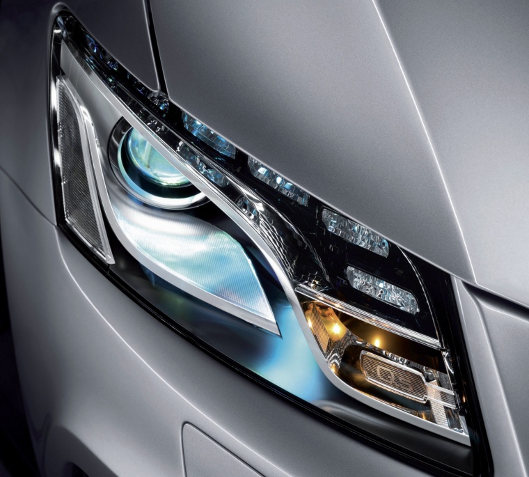 2010 Audi Q5 3.2 Quattro Headlight Picture / Pic / Image